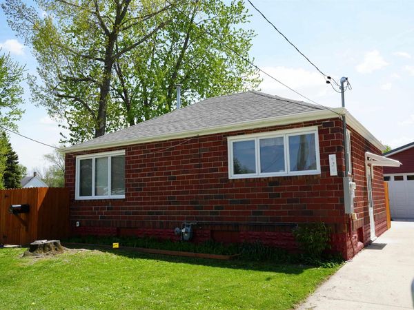 424 7th St SW, Oelwein, IA 50662