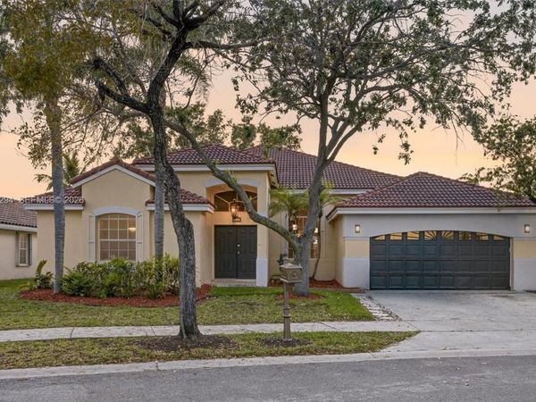 727 Lake Blvd , Weston, FL 33326