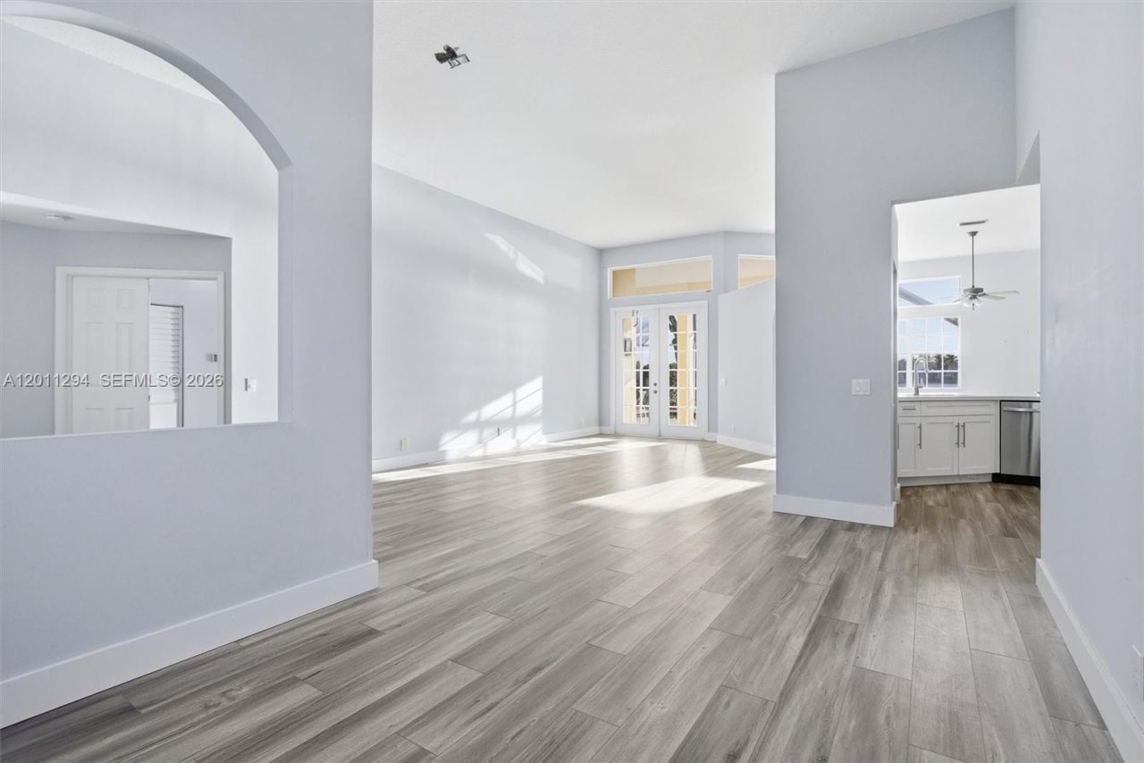 727 Lake Blvd, Weston, FL 33326 Photo