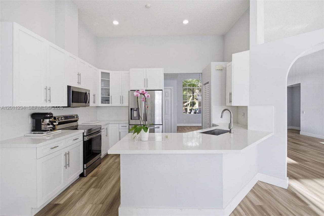 727 Lake Blvd, Weston, FL 33326 Photo