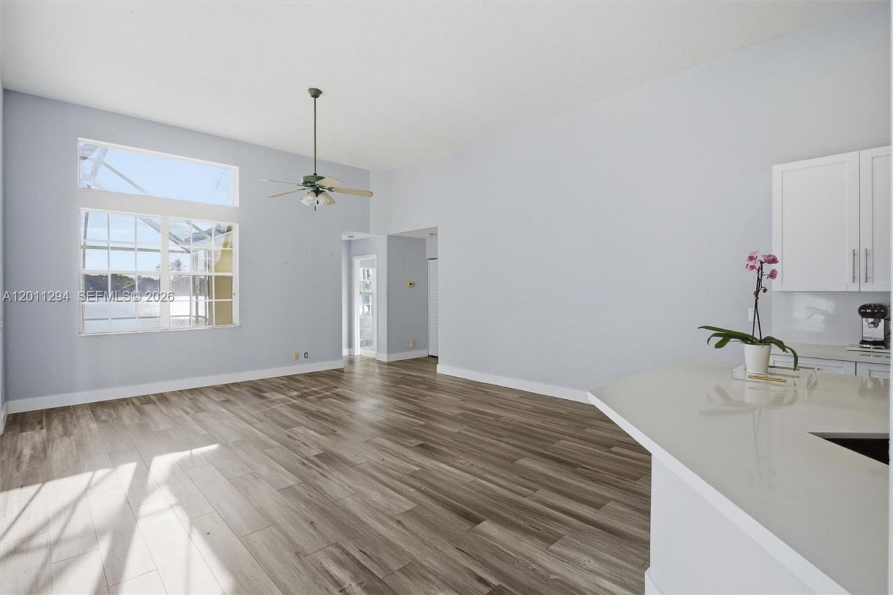 727 Lake Blvd, Weston, FL 33326 Photo