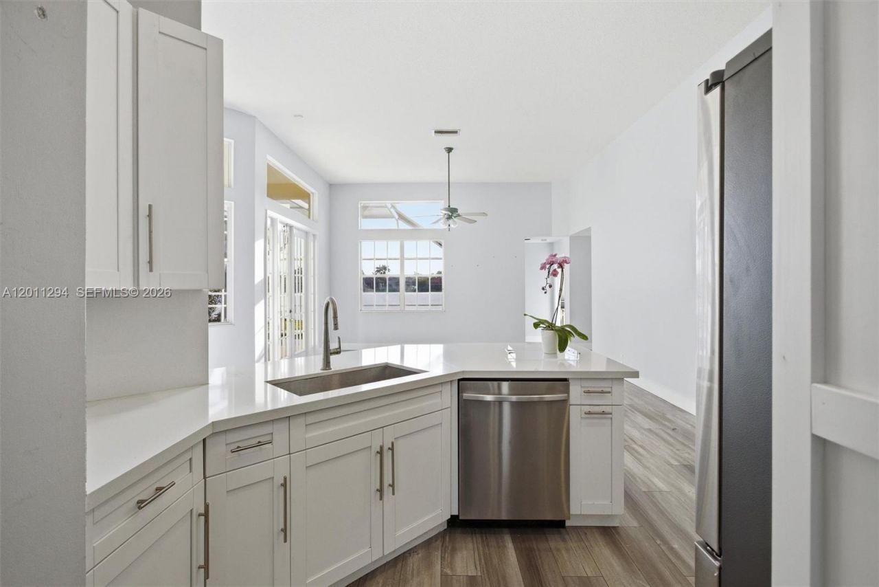 727 Lake Blvd, Weston, FL 33326 Photo