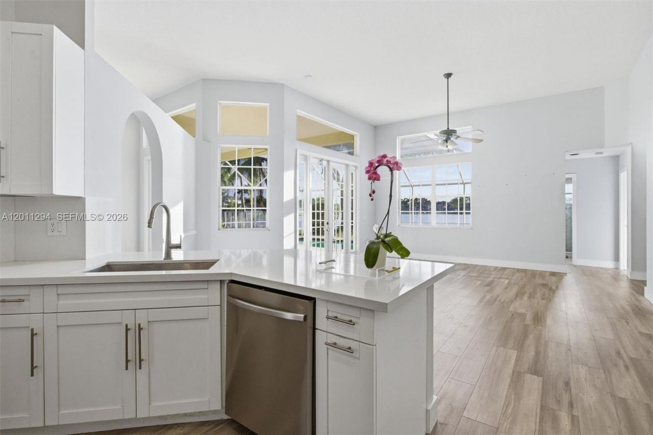 727 Lake Blvd, Weston, FL 33326 Photo
