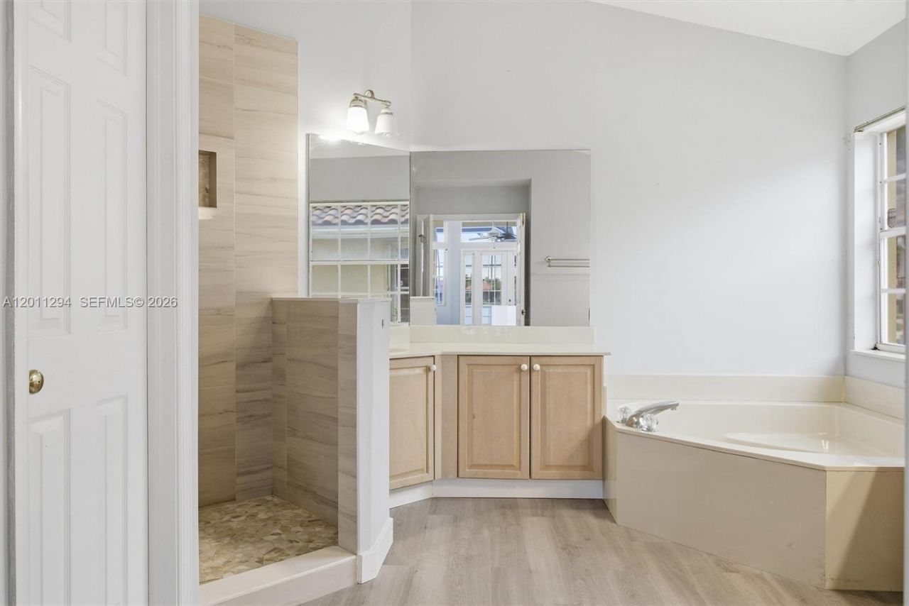 727 Lake Blvd, Weston, FL 33326 Photo