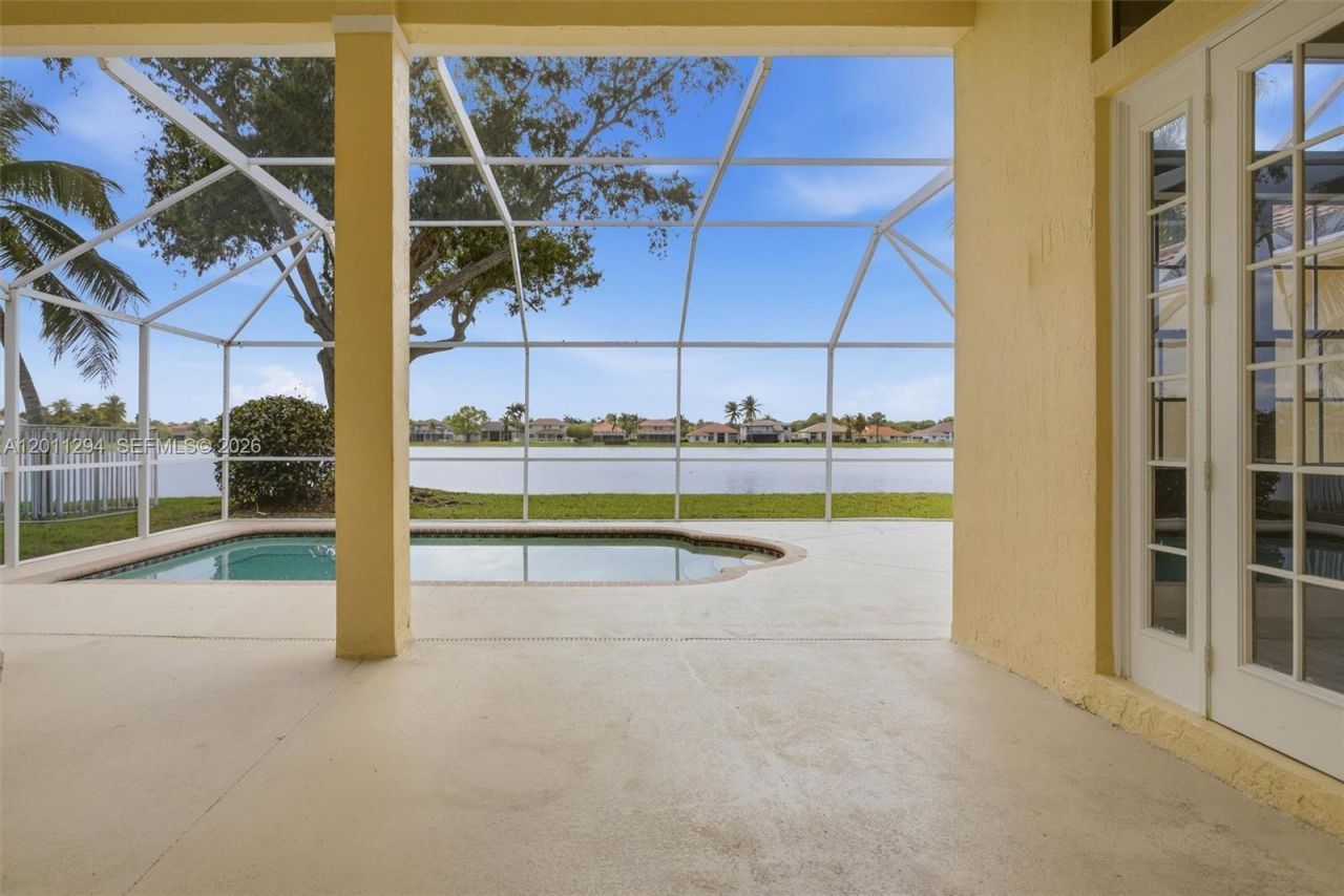 727 Lake Blvd, Weston, FL 33326 Photo