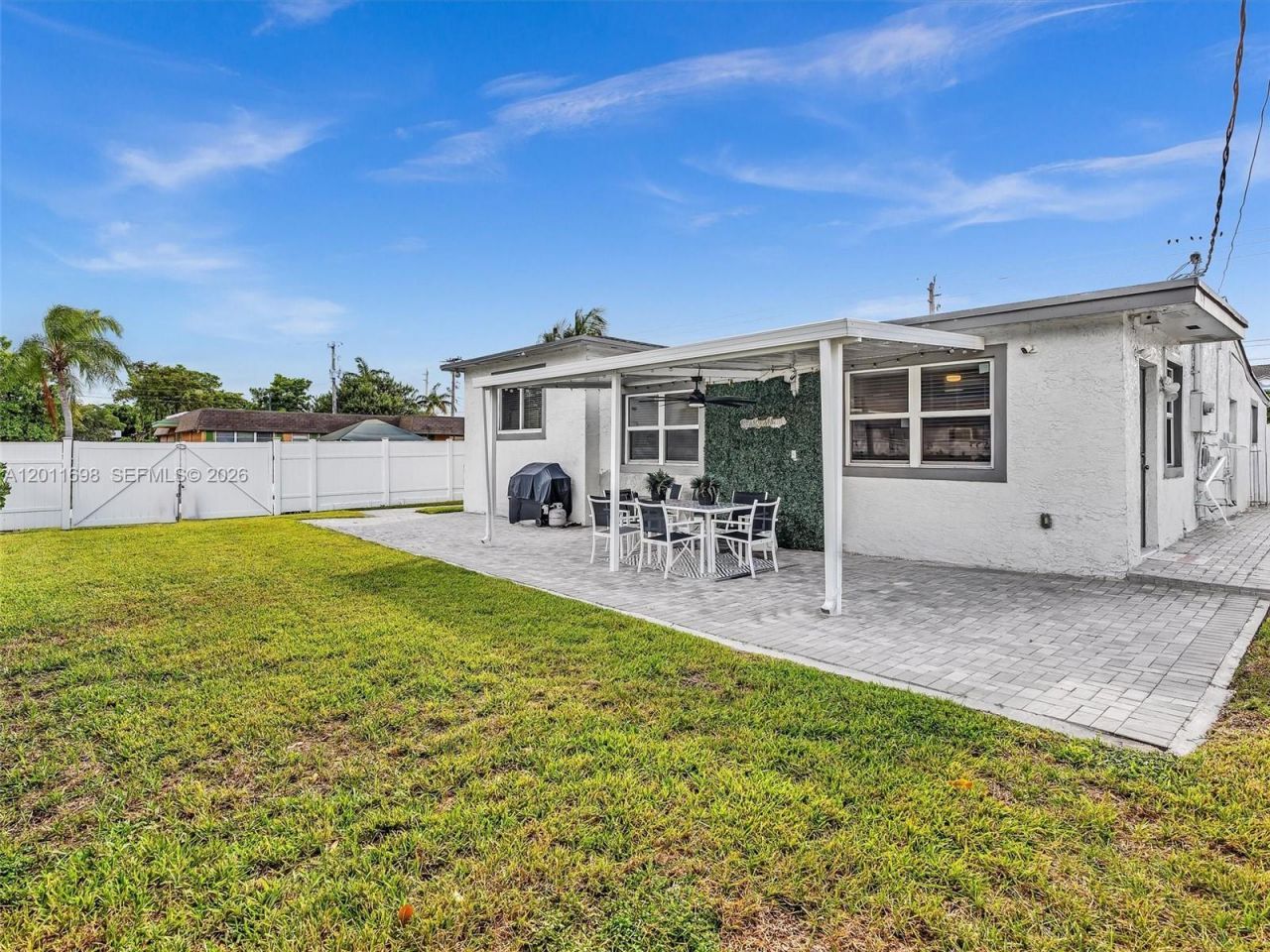 100 NW 8th Ave , Hallandale Beach, FL 33009 Photo