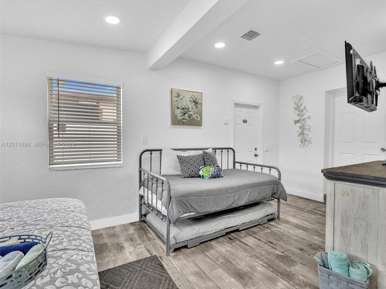 100 NW 8th Ave , Hallandale Beach, FL 33009 Photo