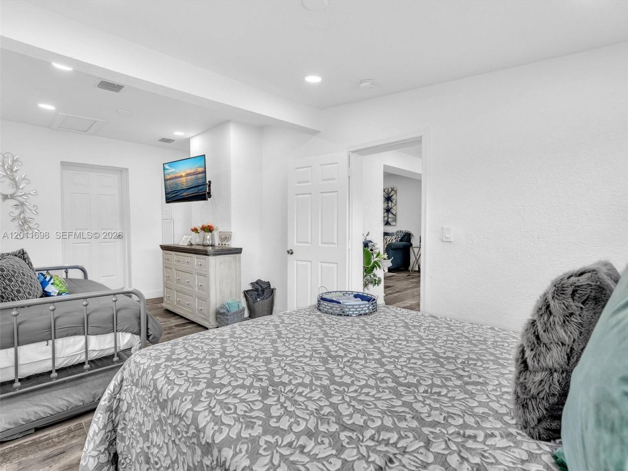 100 NW 8th Ave , Hallandale Beach, FL 33009 Photo