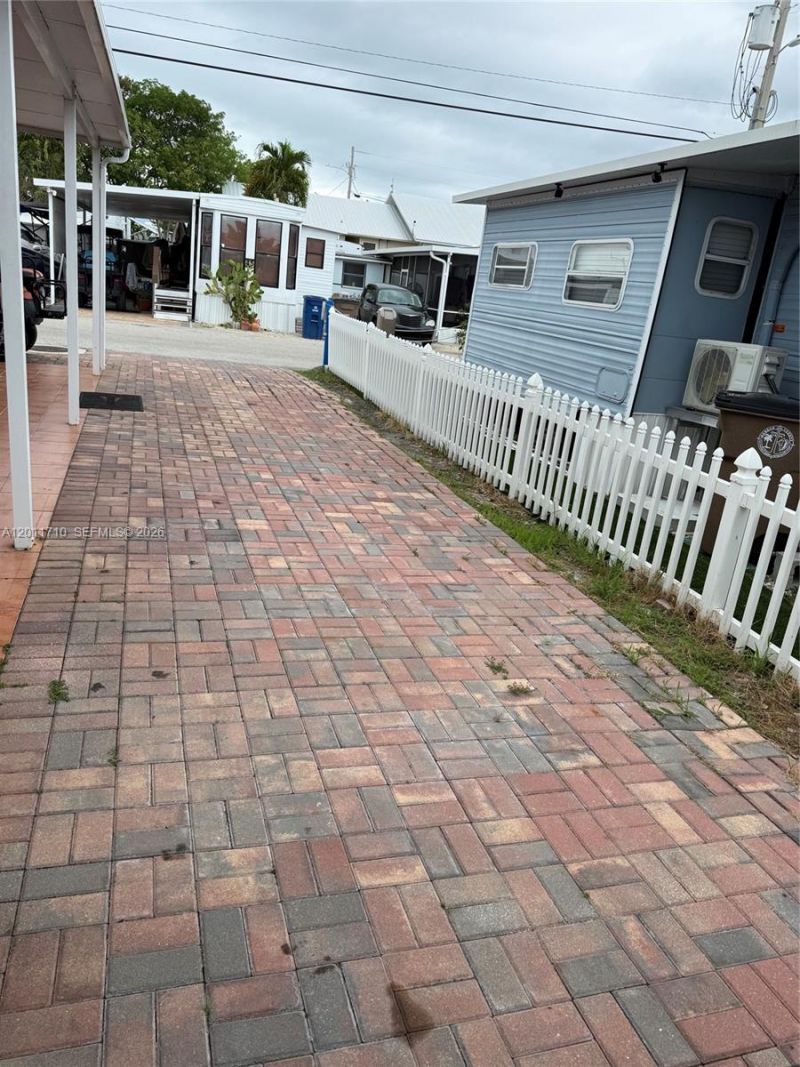 325 Calusa St , Key Largo, FL 33037 Photo