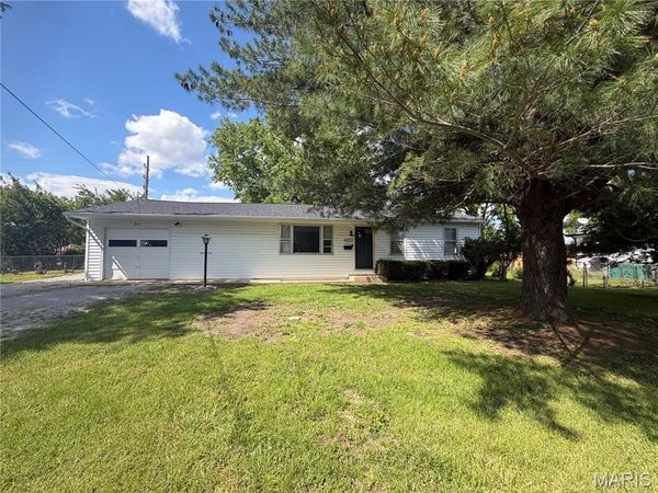 317 E Madison Street, Millstadt, IL 62260