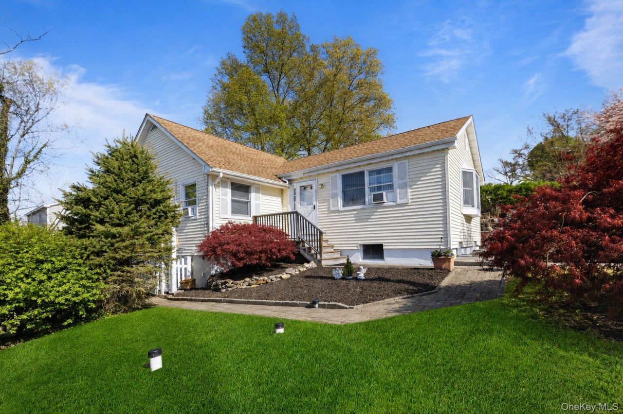 11 Daisy Drive, Mahopac, NY 10541 Main Photo