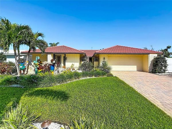 2162 W VINA DEL MAR BOULEVARD , ST PETE BEACH, FL 33706