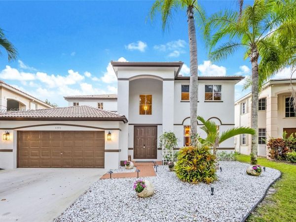 4394 Fox Ridge Dr , Weston, FL 33331