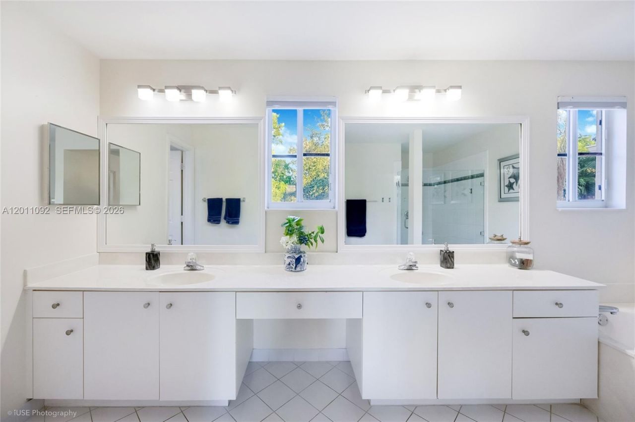 4394 Fox Ridge Dr , Weston, FL 33331 Photo