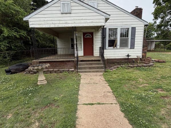 105 Tunstall St, Tuscumbia, AL 35674