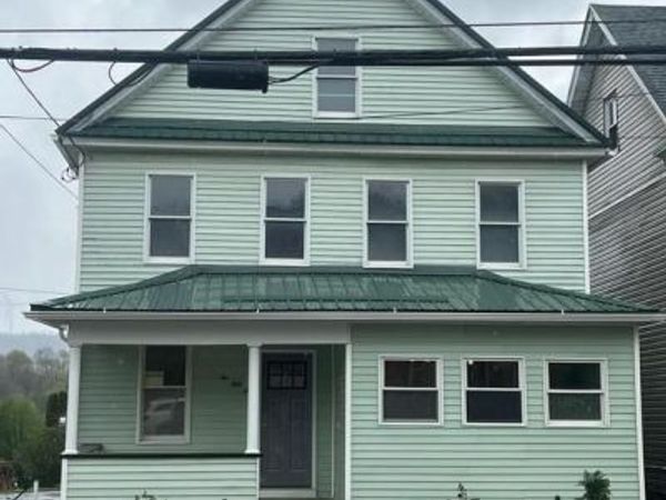 256 W MAIN STREET, RINGTOWN, PA 17967