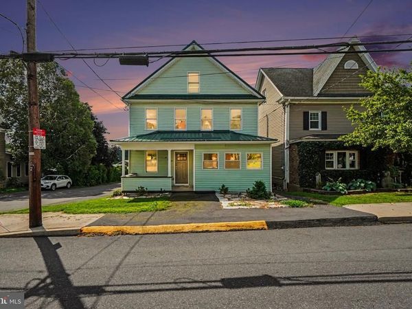 256 W MAIN STREET, RINGTOWN, PA 17967