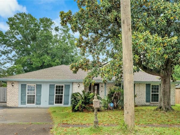 233 COLONIAL CLUB Drive, Harahan, LA 70123