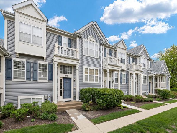 1643 Sandcastle Lane , Pingree Grove, IL 60140