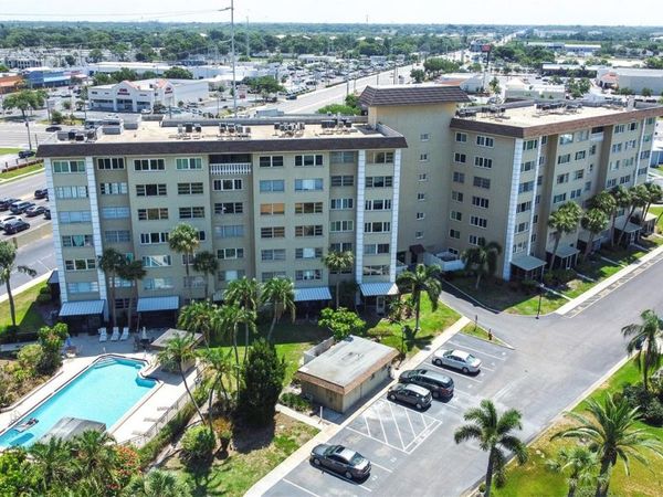 8950 PARK BOULEVARD , Unit 609, SEMINOLE, FL 33777