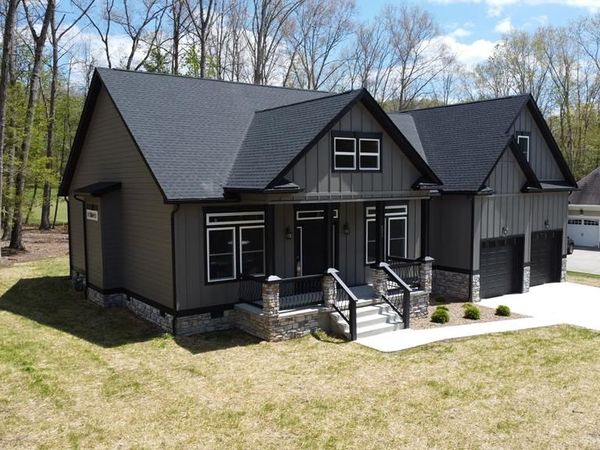 801 FAR COUNTRY DRIVE, DANIELS, WV 25832
