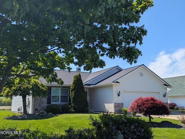 331 Country Meadows Drive, Oak Harbor, OH 43449