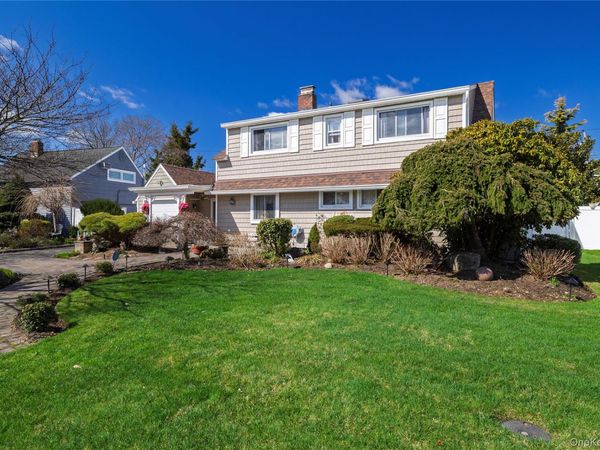 12 Link Lane, Hicksville, NY 11801