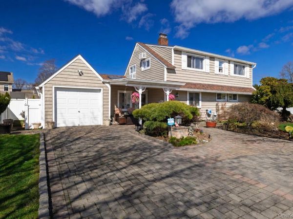 12 Link Lane, Hicksville, NY 11801