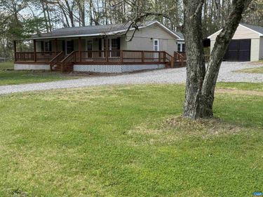 100 LAKE DR , Farmville, VA 23901