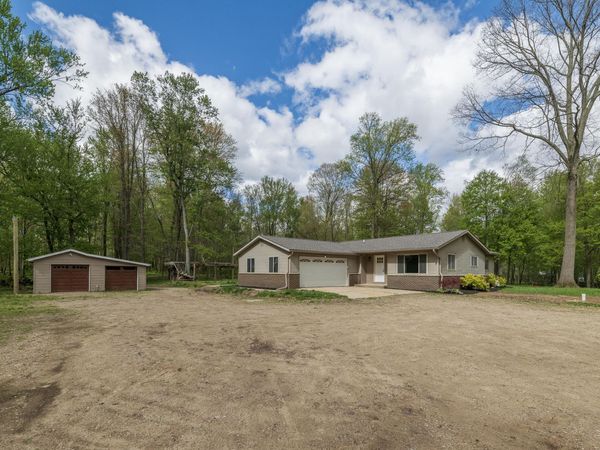38338 64th Avenue, Paw Paw, MI 49079