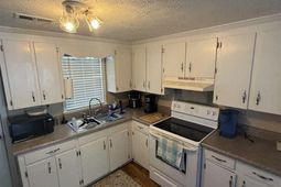 2526 Lester Road photo 4