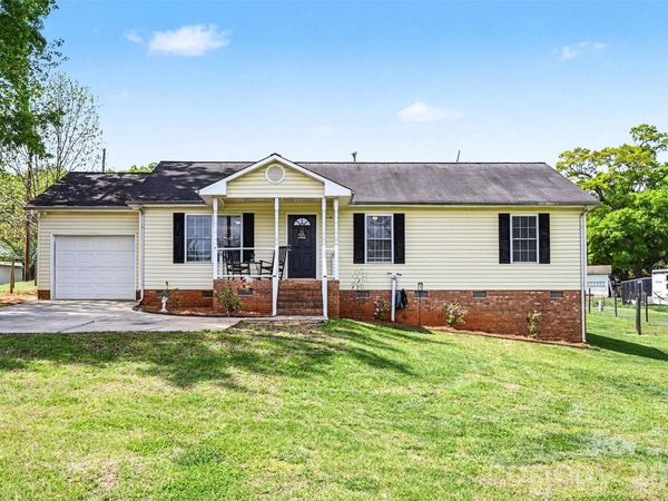 353 Woodlawn Avenue , Mount Holly, NC 28120