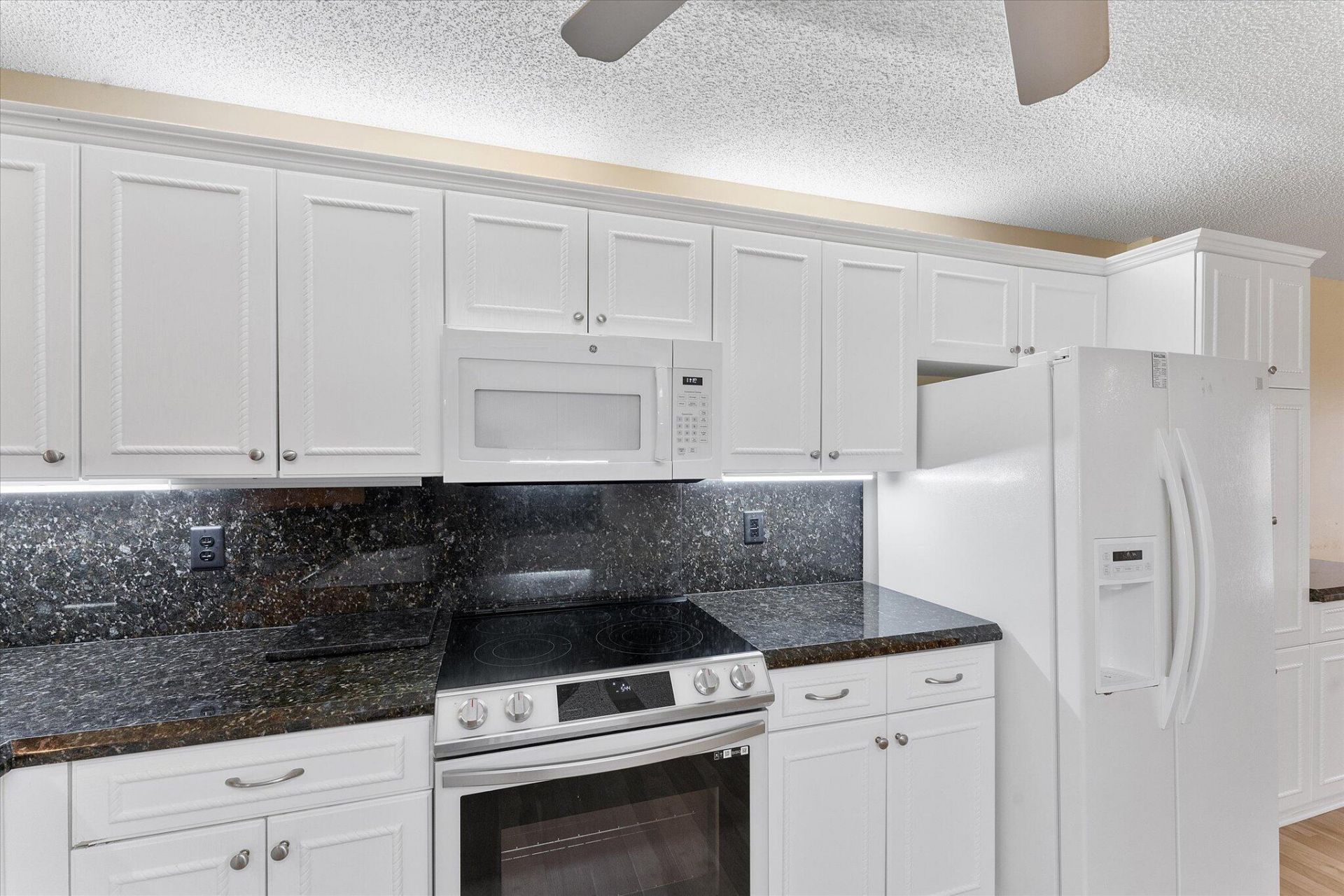 7618 Granville Drive, Unit 110-e, Tamarac, FL 33321 Photo