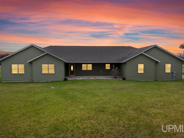 6230 E .5 Road, Bark River Twp, MI 49807