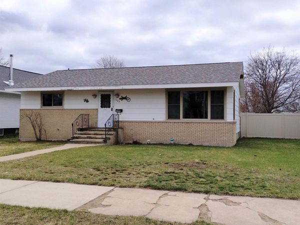 1305 Michigan Avenue, Gladstone, MI 49837