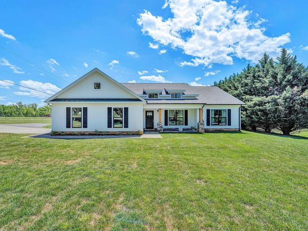915 Morewood RD , Hardy, VA 24101