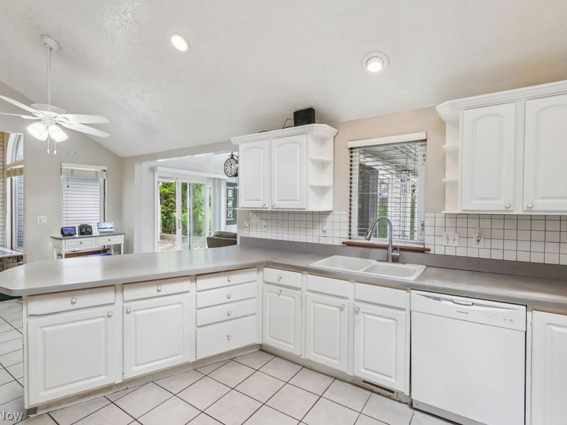 6255 Highland Road , Highland Heights, OH 44143 Photo 11