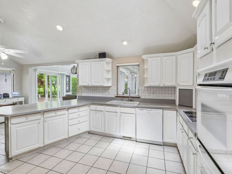 6255 Highland Road , Highland Heights, OH 44143 Photo 8