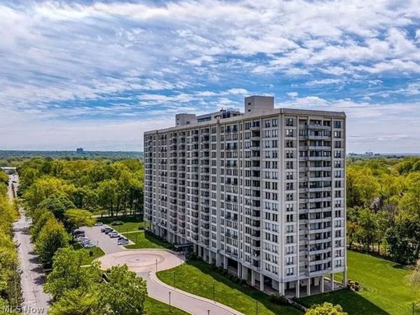 Unit 805, Bratenahl, OH 44108