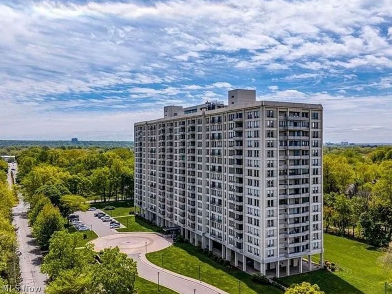 , Unit 805, Bratenahl, OH 44108 Photo 1