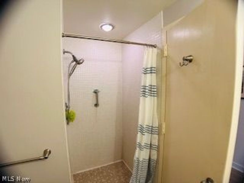 , Unit 805, Bratenahl, OH 44108 Photo 10