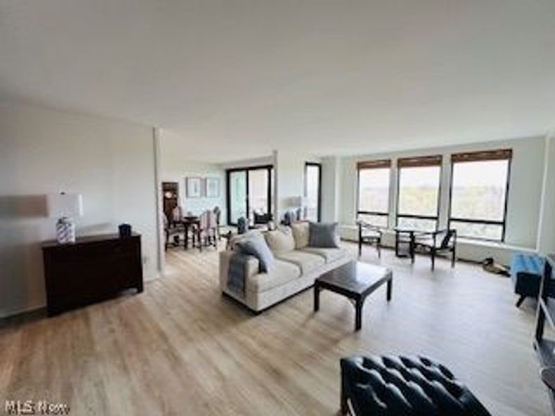 , Unit 805, Bratenahl, OH 44108 Photo 4