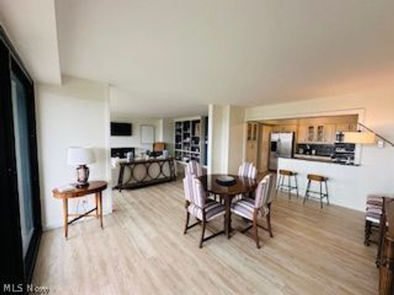 , Unit 805, Bratenahl, OH 44108 Photo 6