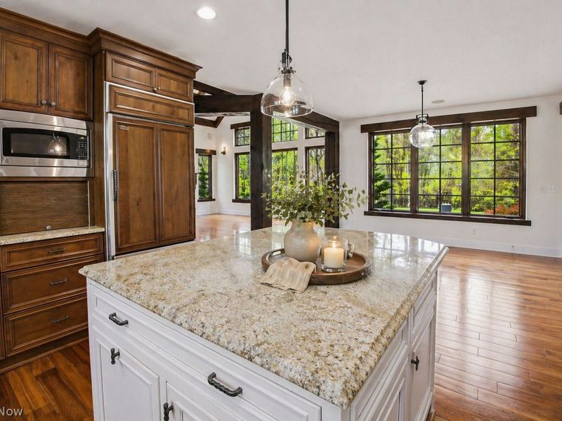8159 Devon Court , Chagrin Falls, OH 44023 Photo 6