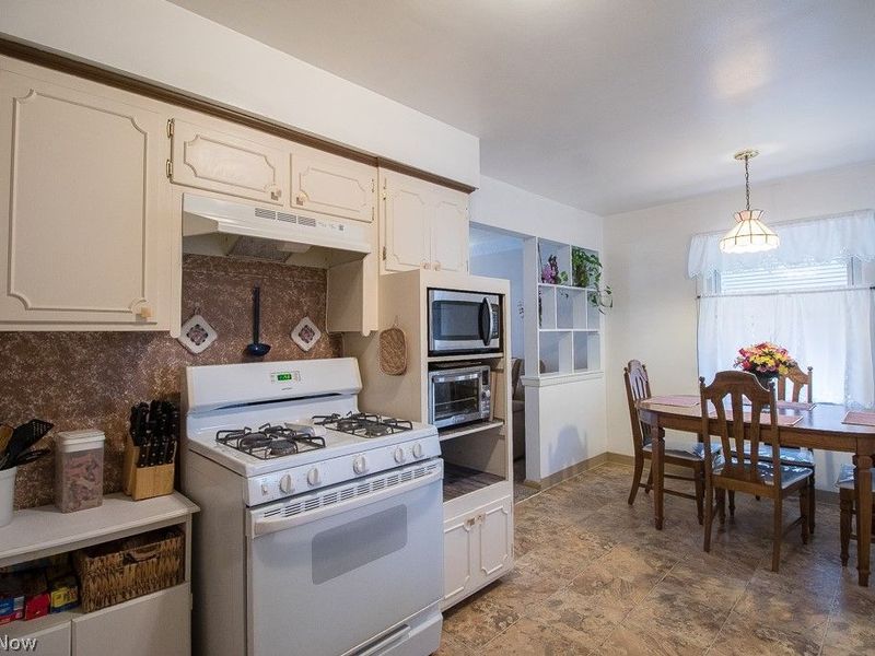 668 E 315th Street, Willowick, OH 44095 Photo 10