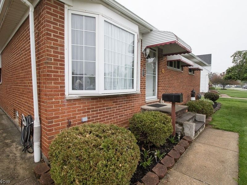 668 E 315th Street, Willowick, OH 44095 Photo 3