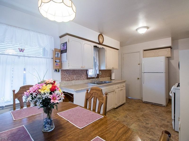 668 E 315th Street, Willowick, OH 44095 Photo 8