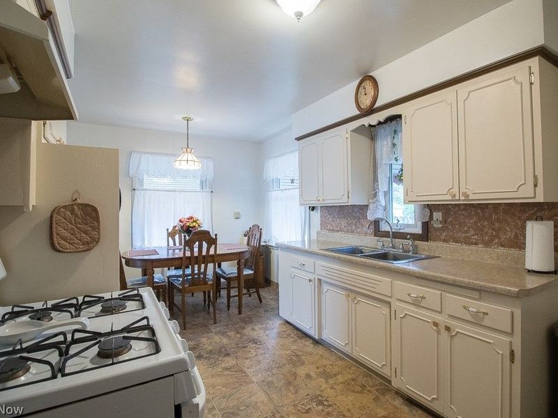 668 E 315th Street, Willowick, OH 44095 Photo 9