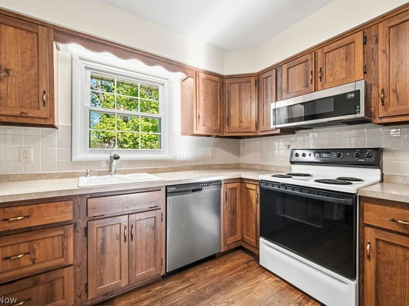 8337 Vera Drive , Brecksville, OH 44141 Photo 9