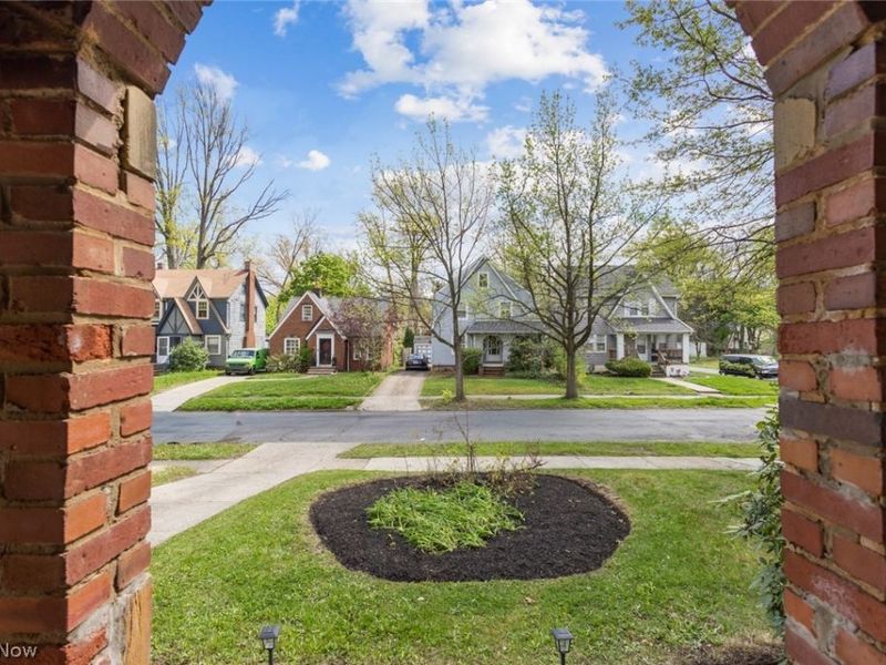 1016 Pembrook Road , Cleveland Heights, OH 44121 Photo 3